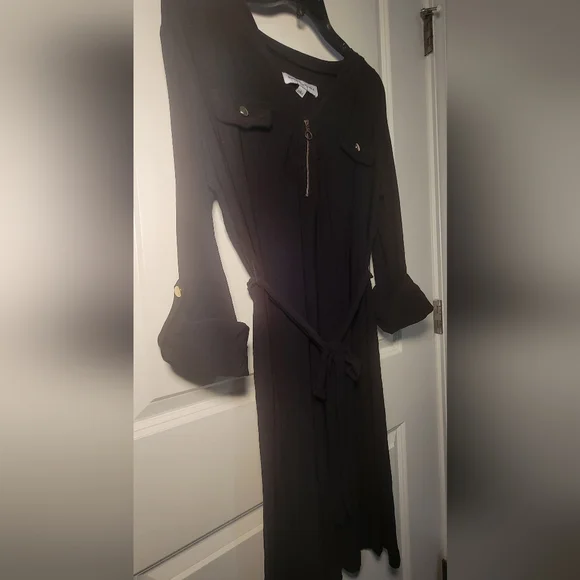 Black V-Neck Tie-Waist Midi Dress - Picture 6 of 8